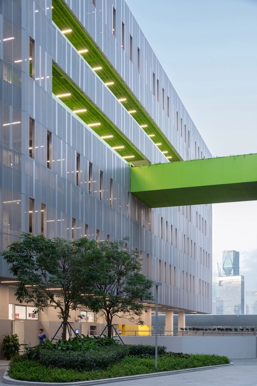 Futian High School Campus by Remix Studio