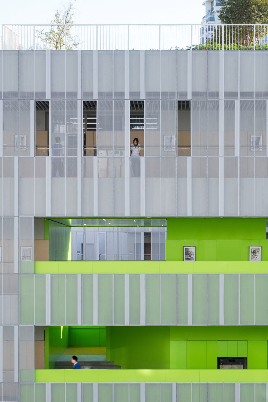 Futian High School Campus by Remix Studio