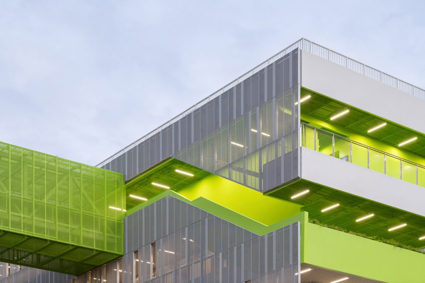 Futian High School Campus by Remix Studio