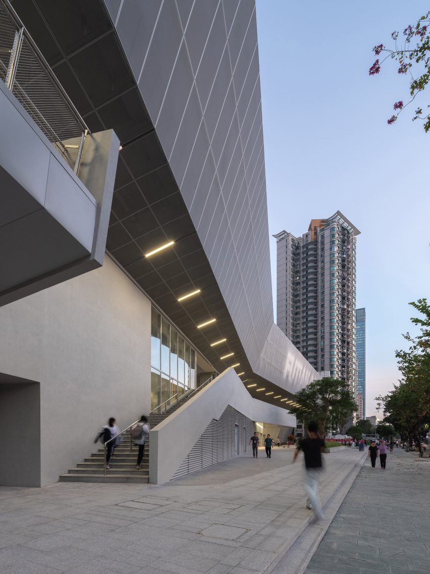Futian High School Campus by Remix Studio