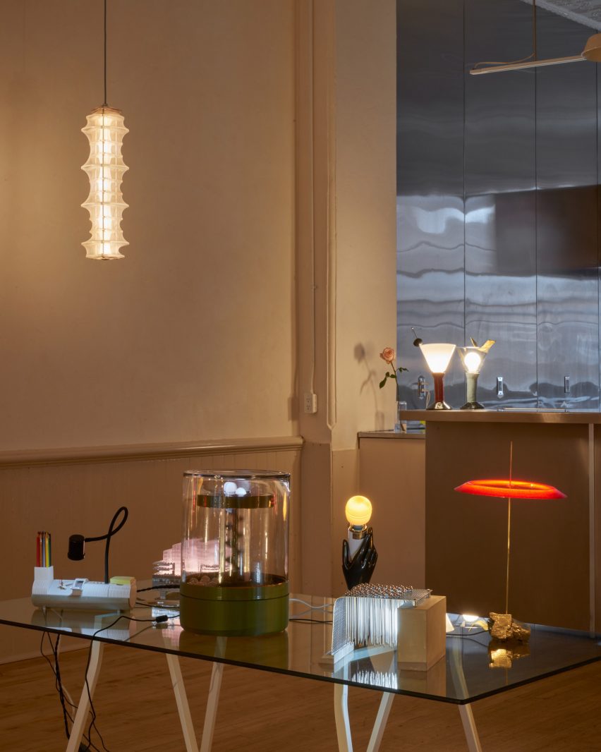Collection of lamps during Head Hi show