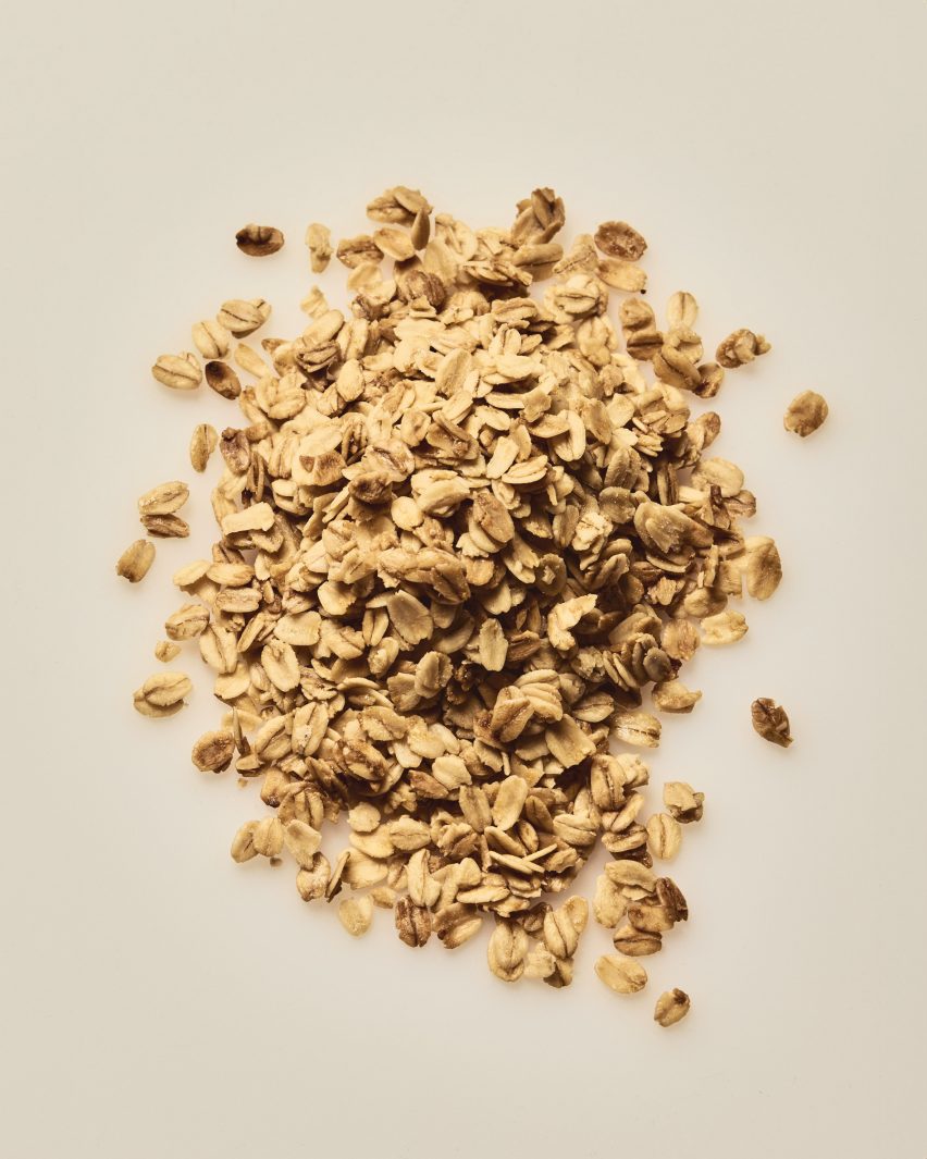 Oats in a pile