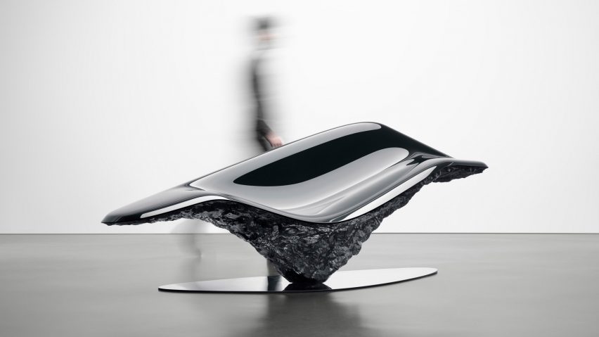 Interior view of Oksýs chaise longue by Pininfarina
