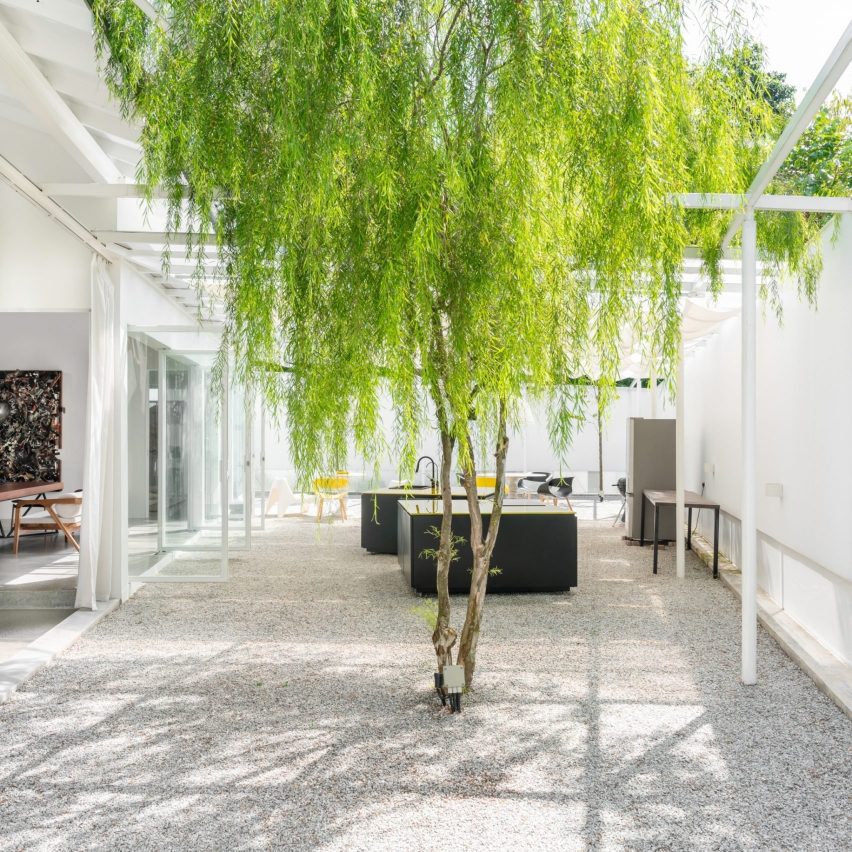 Core Design Workshop's remodelled a home outside Kuala Lumpur. Photo by Ceavs Chua / Bricksbegin