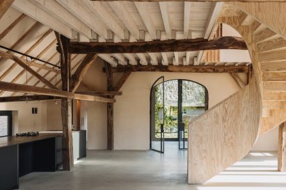 Converted barn by Julia van Beuningen