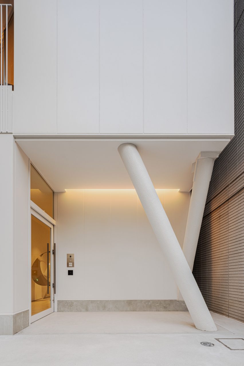 Hotel Rakuragu by Kooo Architects