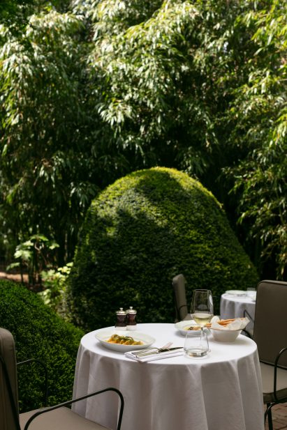 Ladbroke Hall garden designed by Luciano Giubbilei