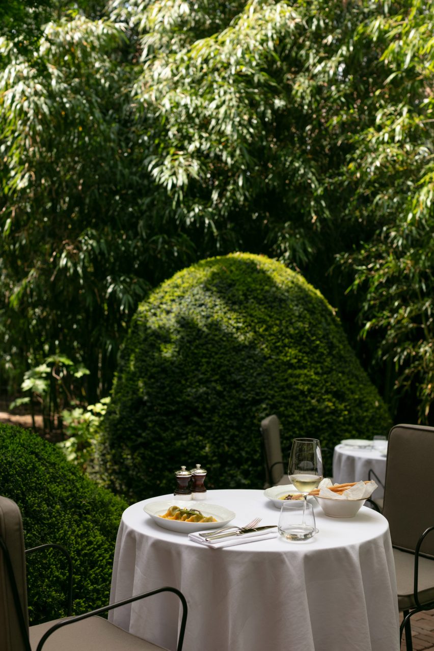Ladbroke Hall garden designed by Luciano Giubbilei