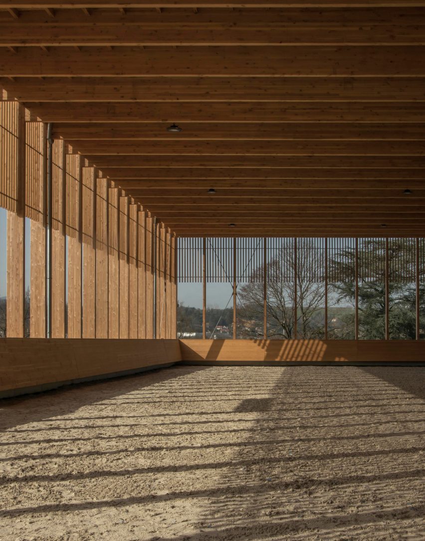 Les Écuries de la Roche stables by F+G Architectes