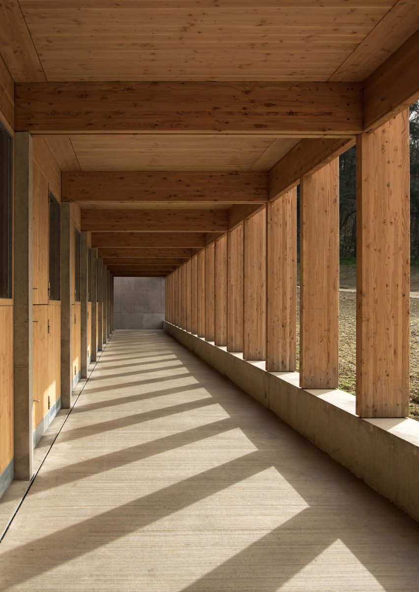 Les Écuries de la Roche stables by F+G Architectes