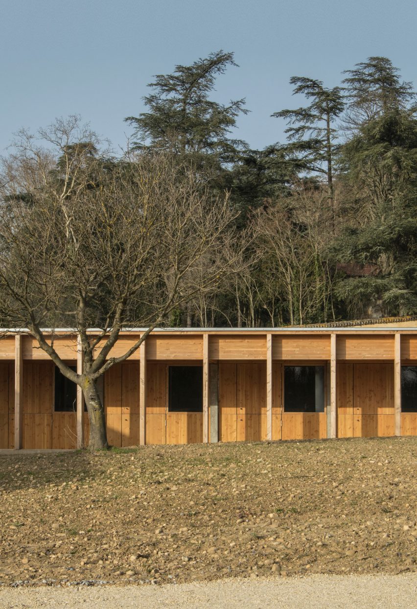 Les Écuries de la Roche stables by F+G Architectes