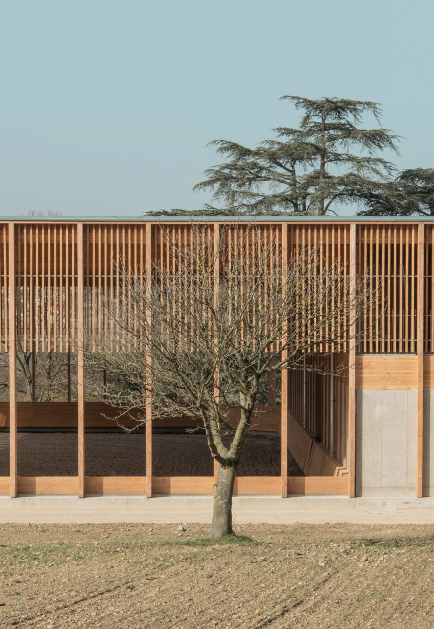 Les Écuries de la Roche stables by F+G Architectes