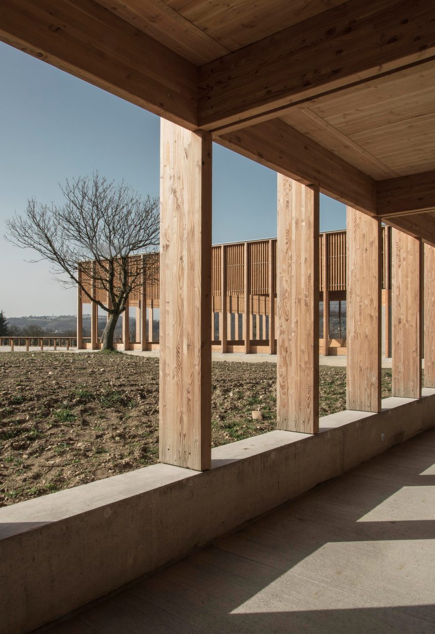 Les Écuries de la Roche stables by F+G Architectes