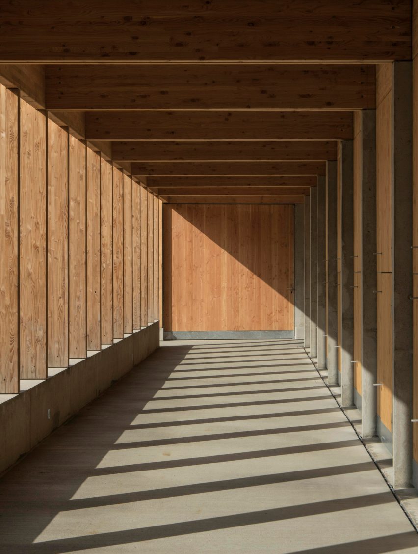 Les Écuries de la Roche stables by F+G Architectes