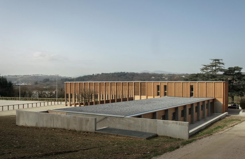 Les Écuries de la Roche stables by F+G Architectes