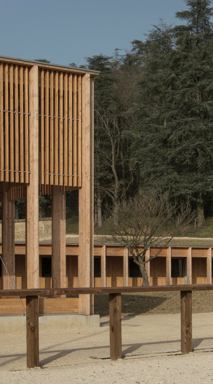Les Écuries de la Roche stables by F+G Architectes