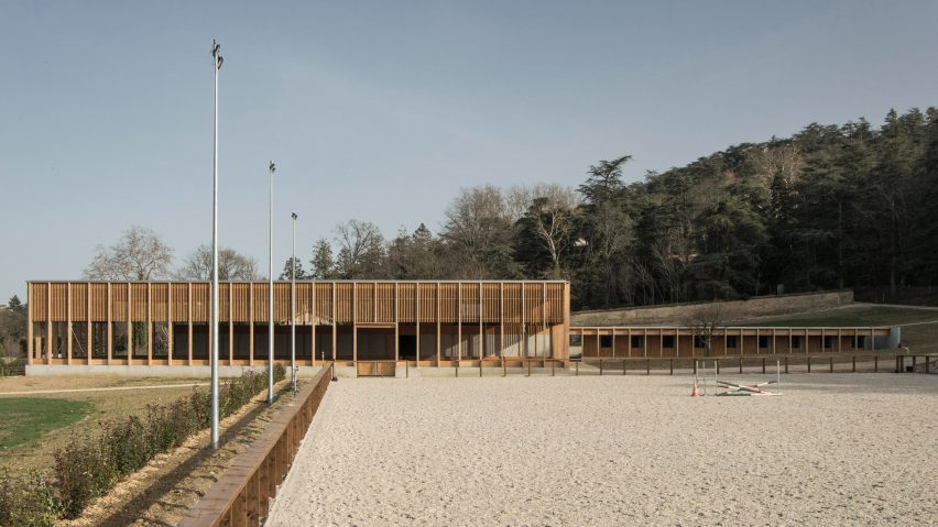 Les Écuries de la Roche stables by F+G Architectes