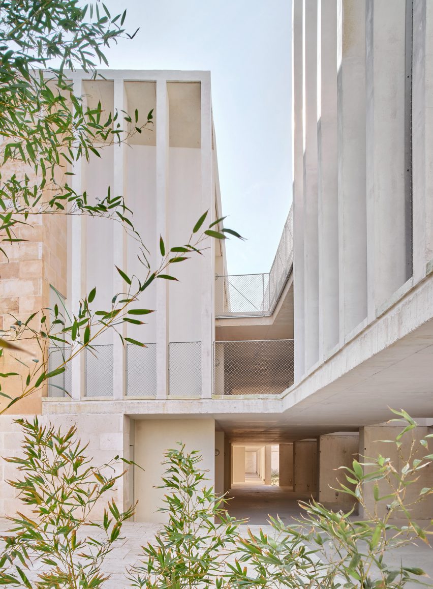 Living in Lime by Peris+Toral Arquitectes