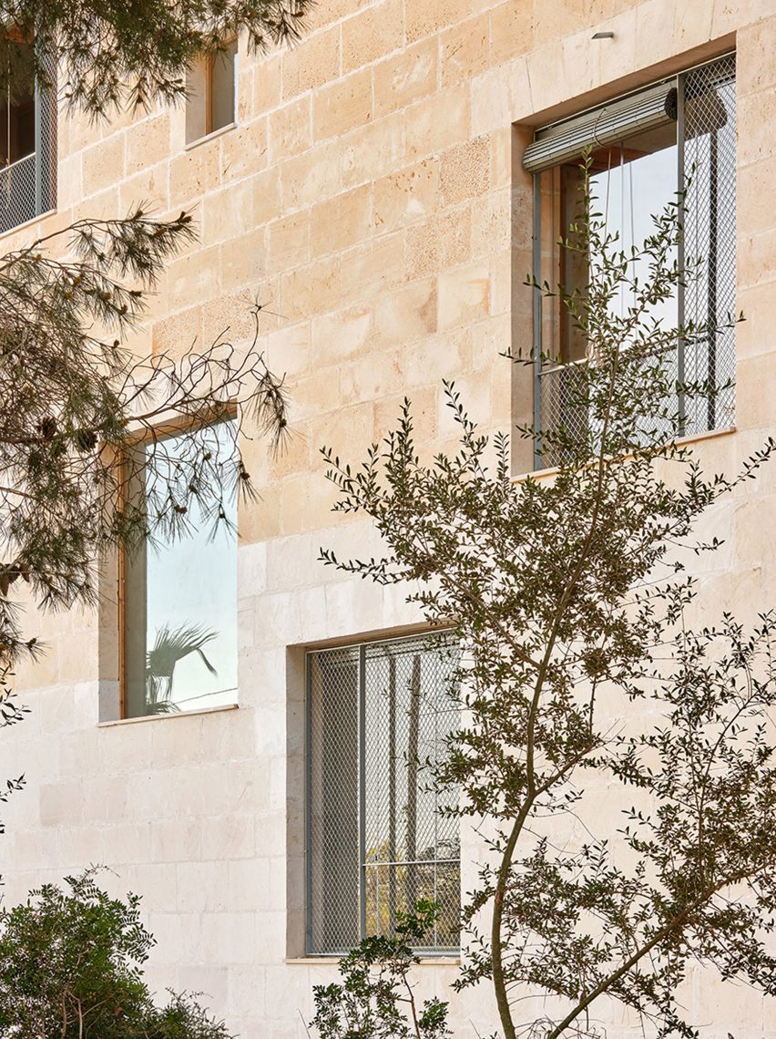 Living in Lime by Peris+Toral Arquitectes