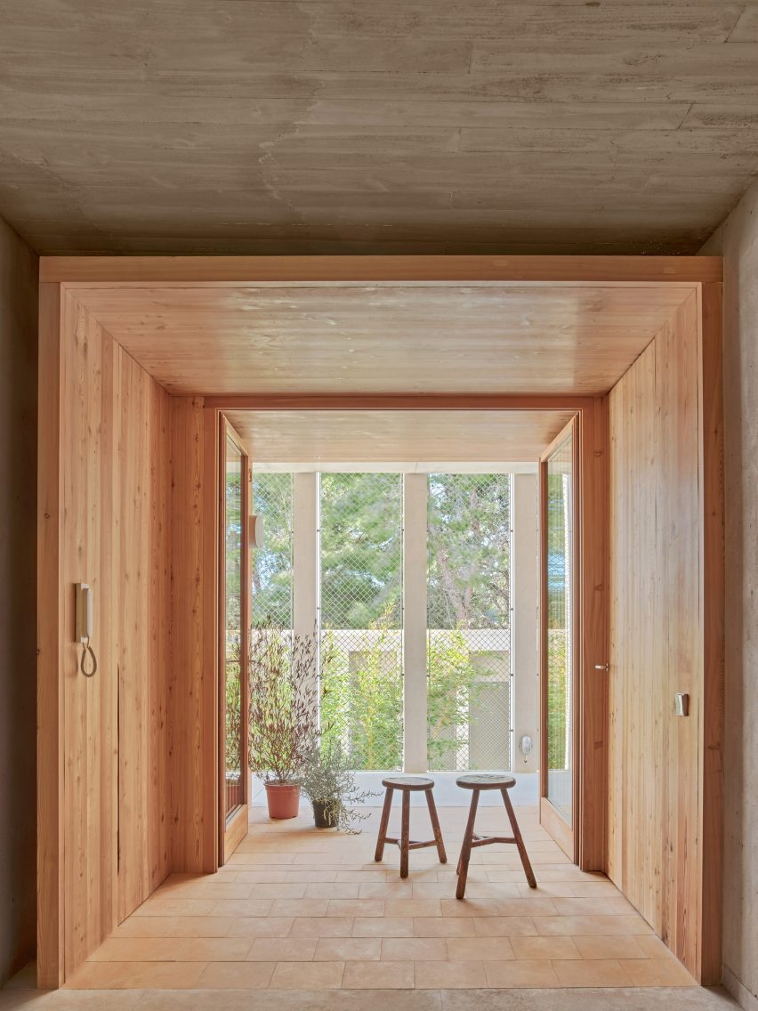 Living in Lime by Peris+Toral Arquitectes