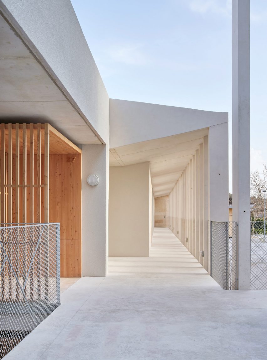 Living in Lime by Peris+Toral Arquitectes