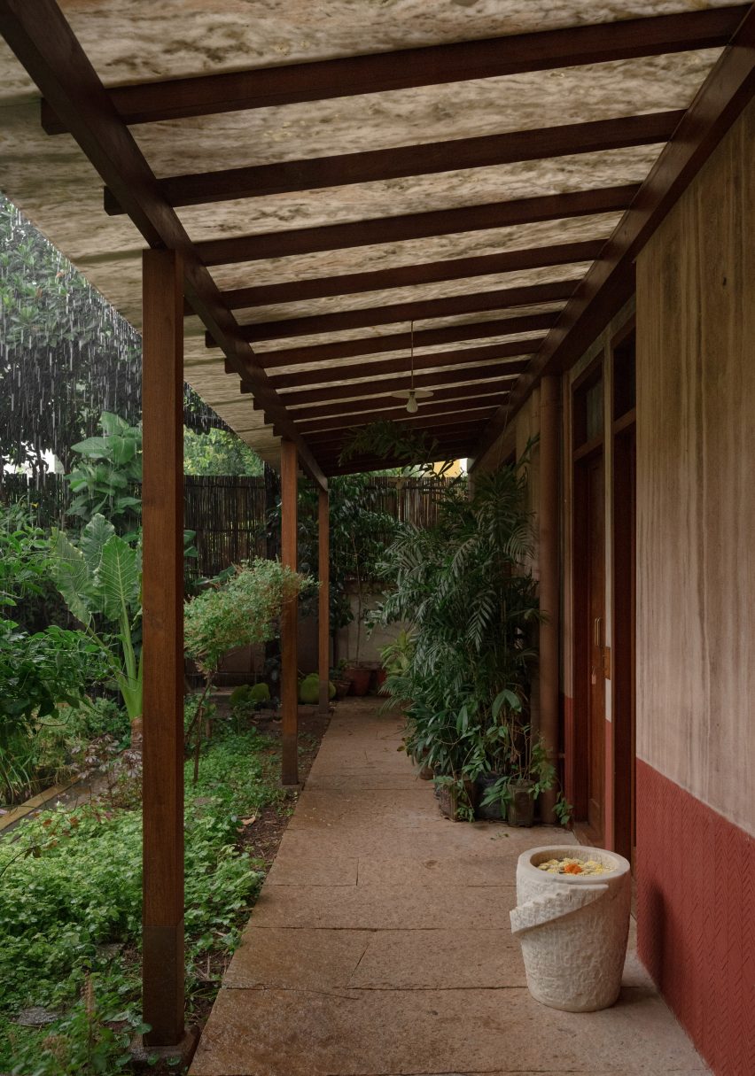 Mayalogili house by Nowhere in Hyderabad