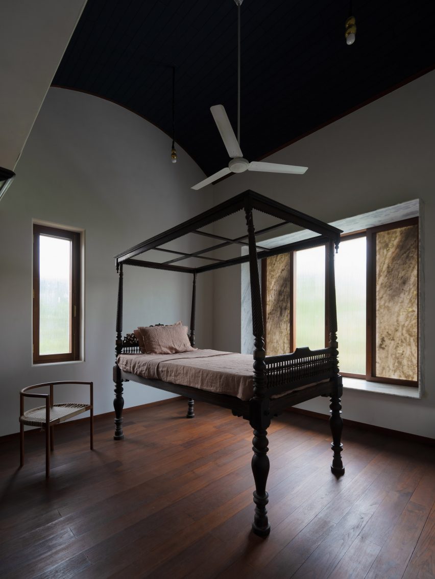 Mayalogili house by Nowhere in Hyderabad