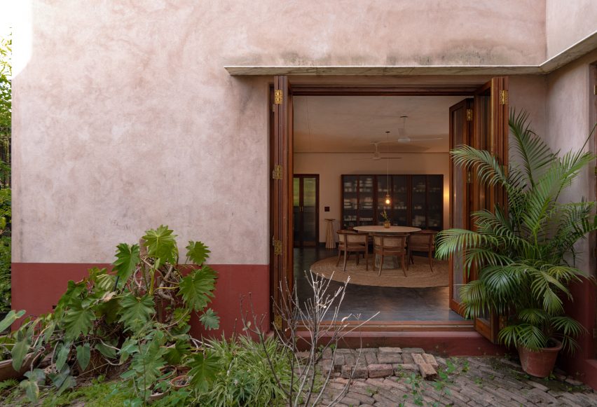 Mayalogili house by Nowhere in Hyderabad
