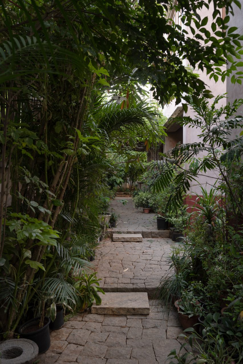 Mayalogili house by Nowhere in Hyderabad