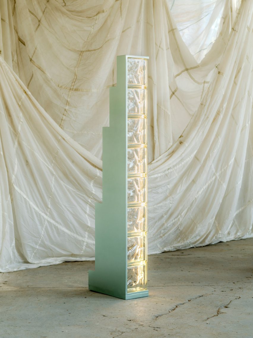 Glass column with integrated lighting