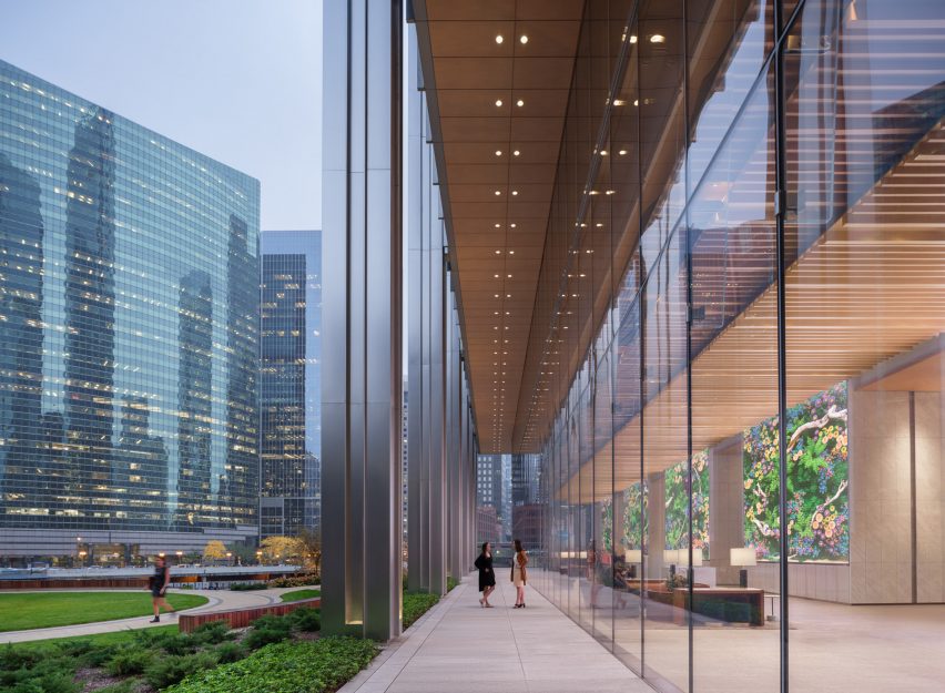 Steel column promenade
