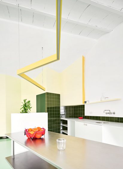 Yellow lights and zig-zagging partitions