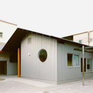 Double Roof House by Studio Tngtetshiu