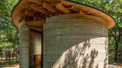 Toiletowa by Tono Mirai Architects