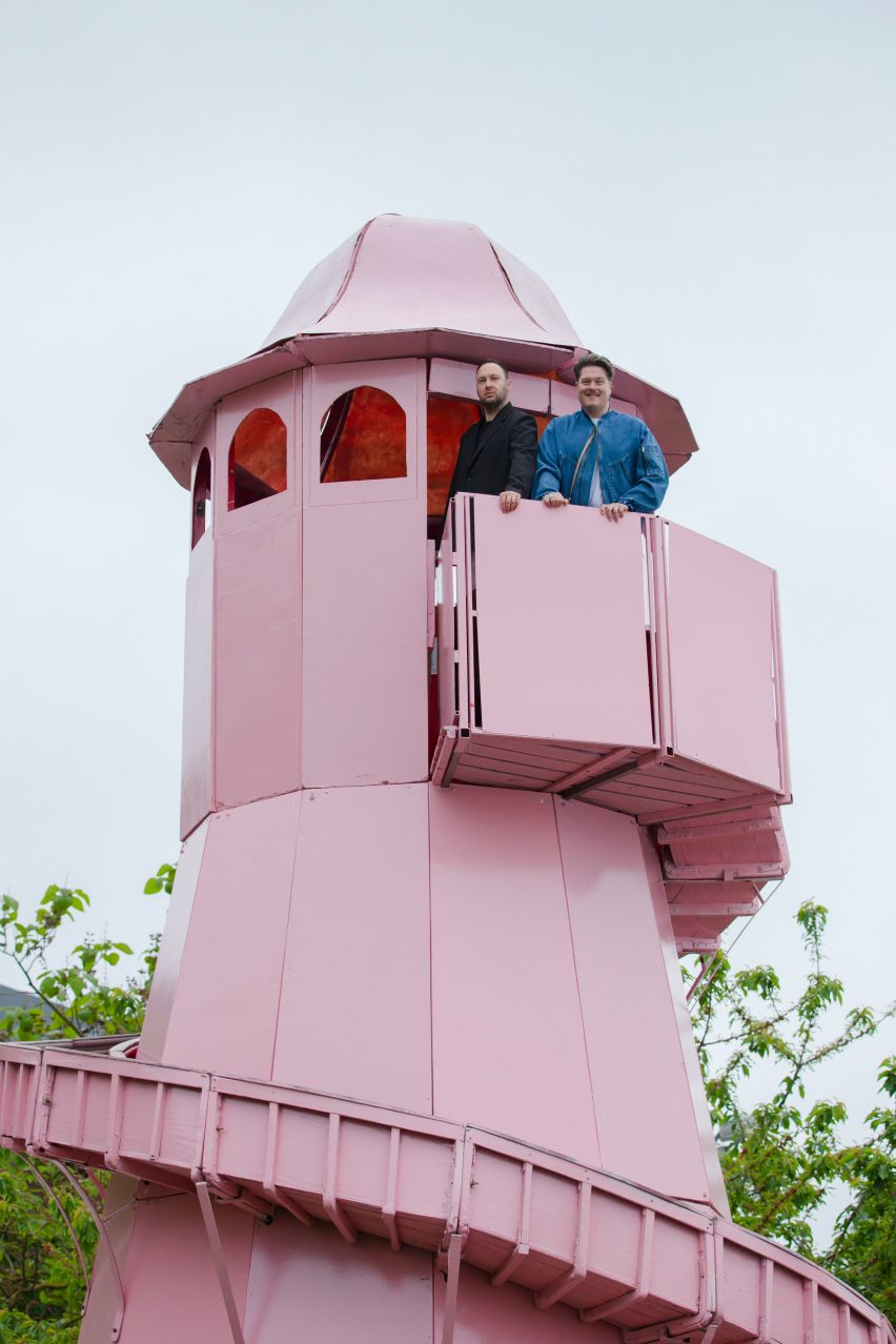 Helter skelter by 2LG