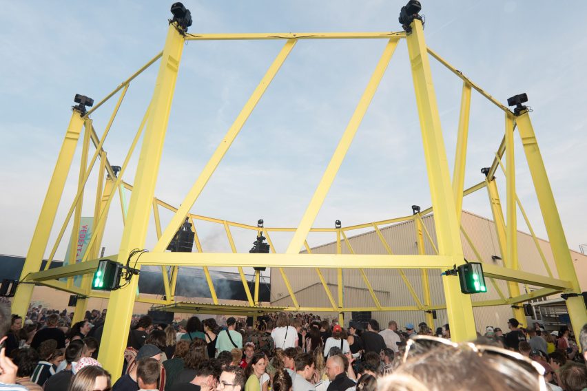 Decagonal open steel structure designed by Piovenefabi for Horst