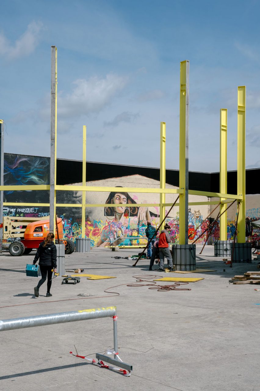 Volunteers helping construct the Ring mainstage Brussels