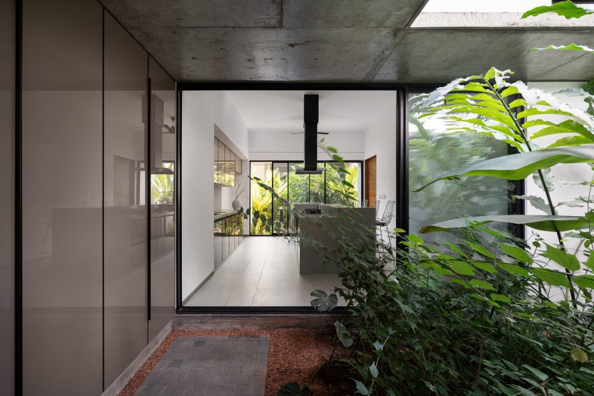 The Stoic Wall Residence by Lijo Reny Architects