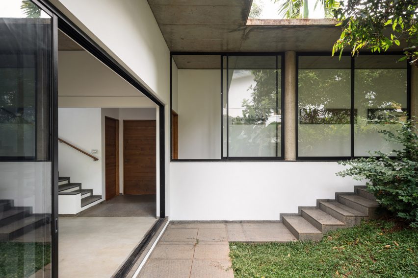 The Stoic Wall Residence by Lijo Reny Architects
