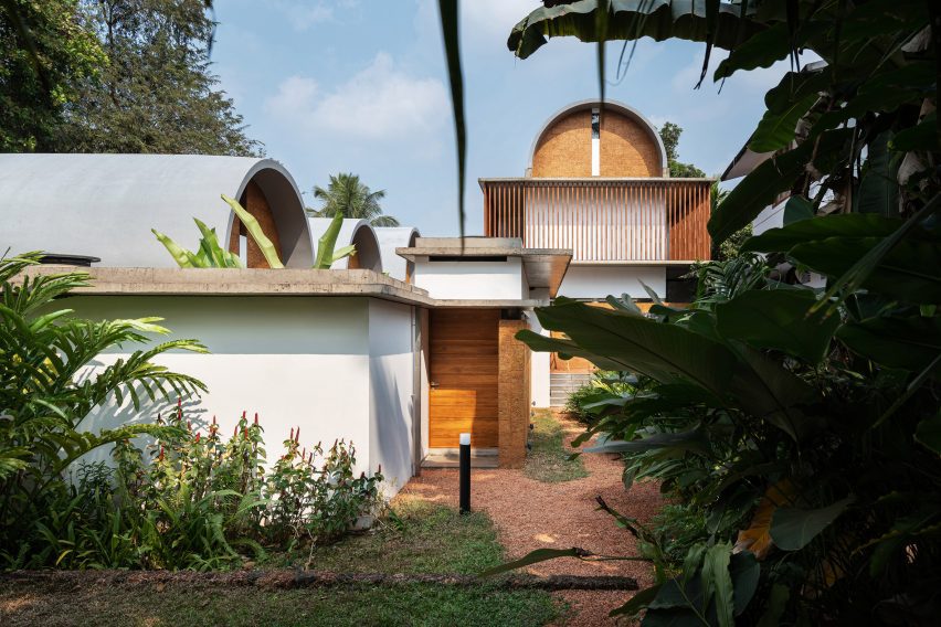 The Stoic Wall Residence by Lijo Reny Architects