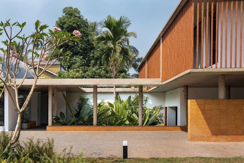 The Stoic Wall Residence by Lijo Reny Architects