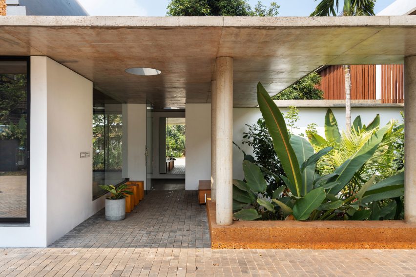 The Stoic Wall Residence by Lijo Reny Architects