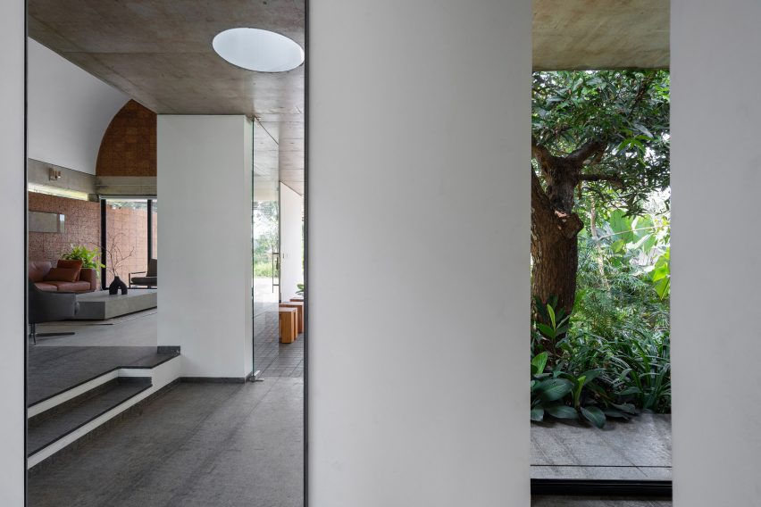 The Stoic Wall Residence by Lijo Reny Architects