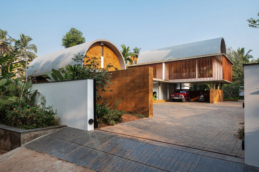 The Stoic Wall Residence by Lijo Reny Architects