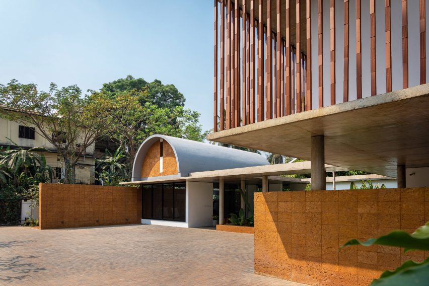 The Stoic Wall Residence by Lijo Reny Architects