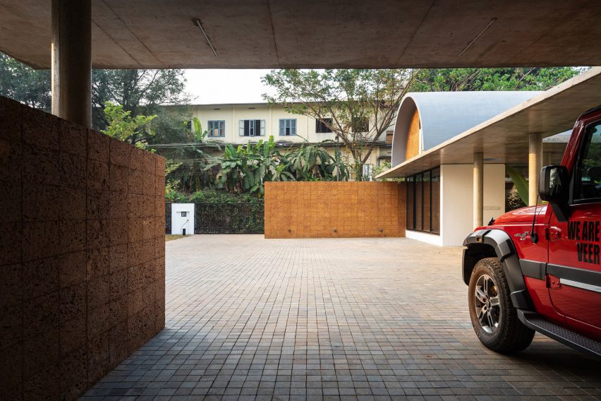 The Stoic Wall Residence by Lijo Reny Architects