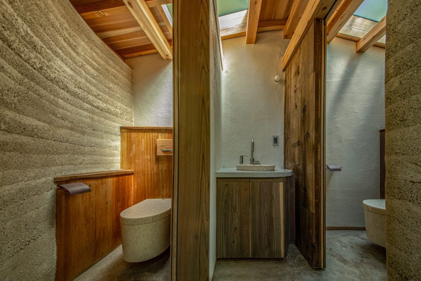 Toiletowa by Tono Mirai Architects