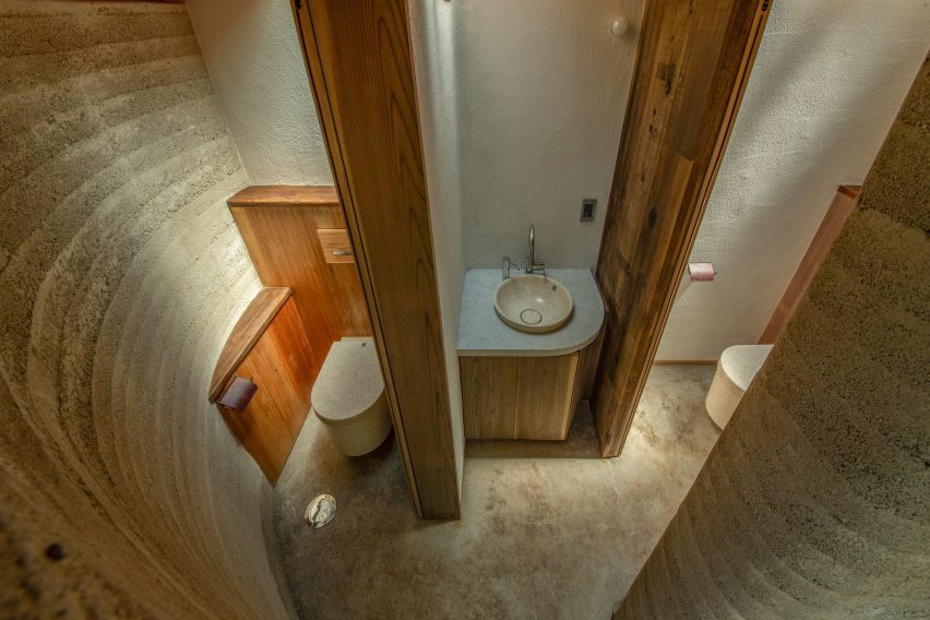 Toiletowa by Tono Mirai Architects