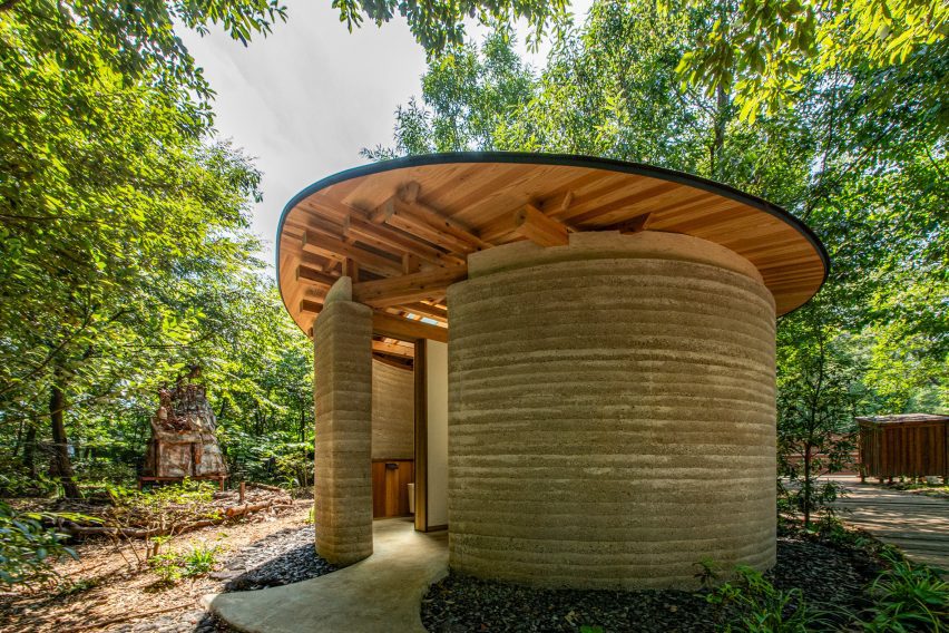 Toiletowa by Tono Mirai Architects