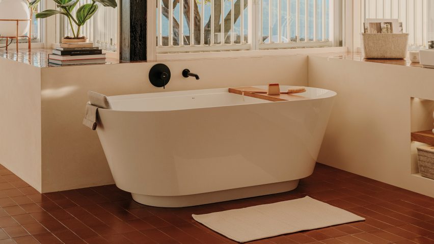 Tura Oval freestanding bath by Roca